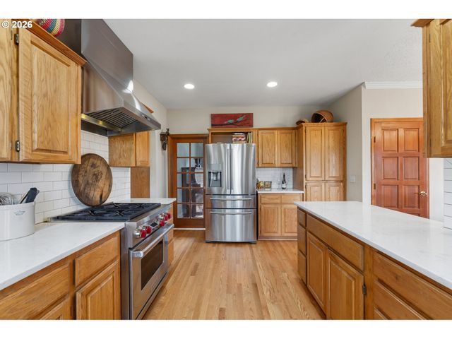 16000 Ne CHEHALEM Way, Hillsboro, OR 97123