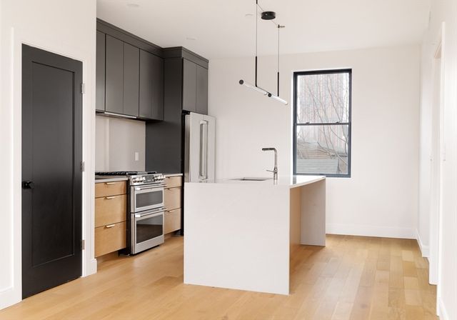 182 Tremont St 4, Somerville, MA 02143