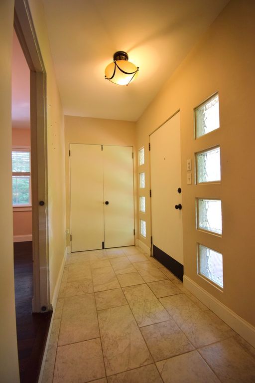Image 2 of property listing at 1819 Richview Road, Mt Vernon, IL 62864