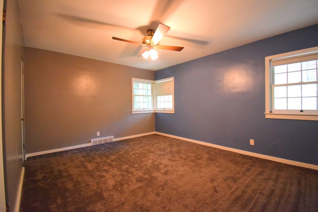 Image 12 of property listing at 1819 Richview Road, Mt Vernon, IL 62864