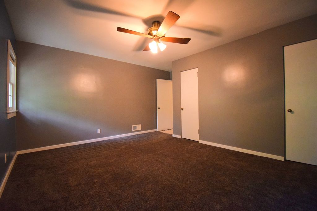 Image 13 of property listing at 1819 Richview Road, Mt Vernon, IL 62864