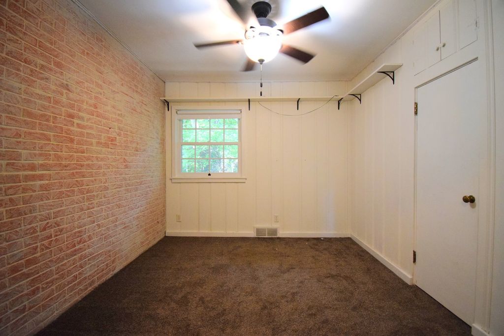 Image 14 of property listing at 1819 Richview Road, Mt Vernon, IL 62864