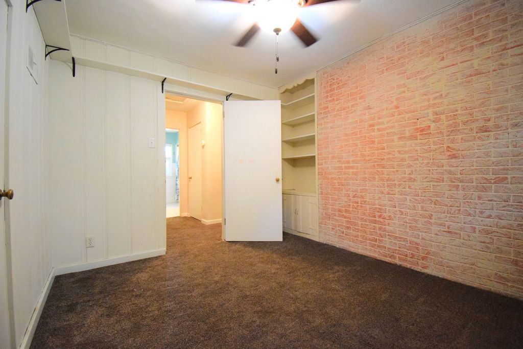 Image 15 of property listing at 1819 Richview Road, Mt Vernon, IL 62864