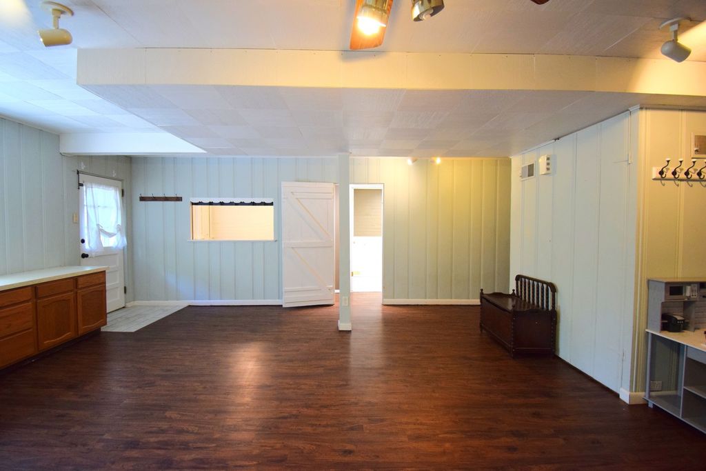 Image 21 of property listing at 1819 Richview Road, Mt Vernon, IL 62864