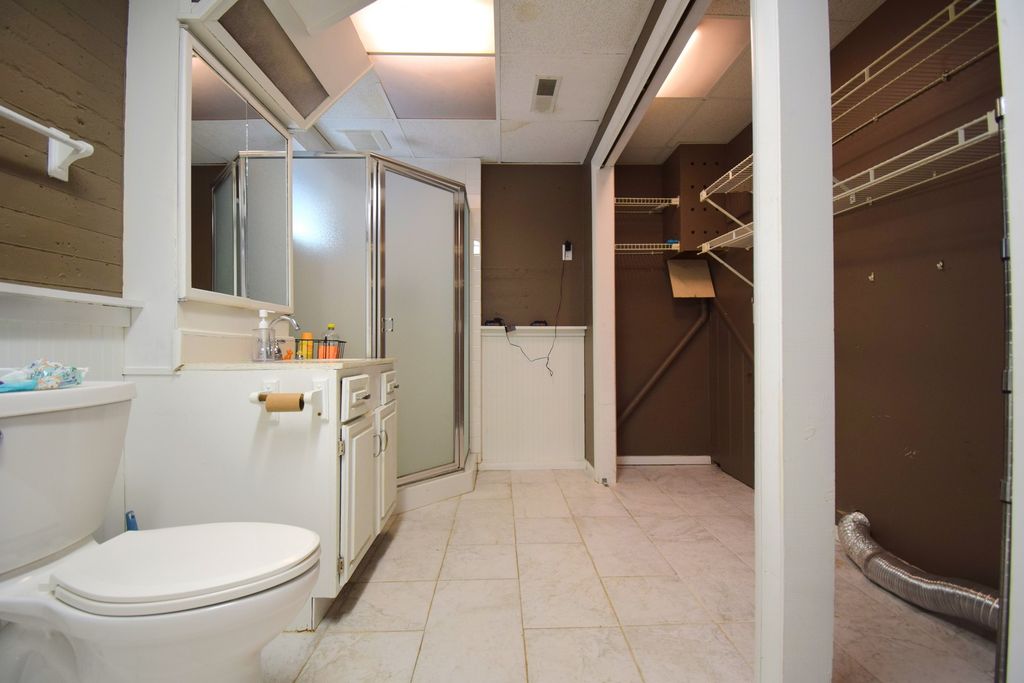 Image 24 of property listing at 1819 Richview Road, Mt Vernon, IL 62864