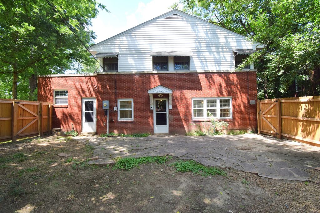Image 27 of property listing at 1819 Richview Road, Mt Vernon, IL 62864