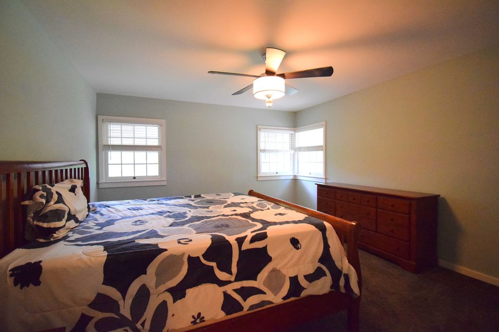 Image 10 of property listing at 1819 Richview Road, Mt Vernon, IL 62864