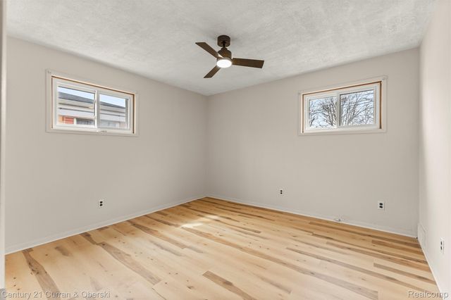 32819 Jefferson Avenue, St. Clair Shores, MI 48082