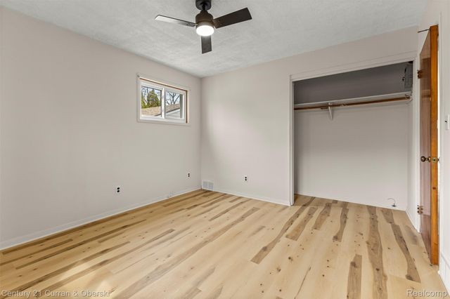 32819 Jefferson Avenue, St. Clair Shores, MI 48082