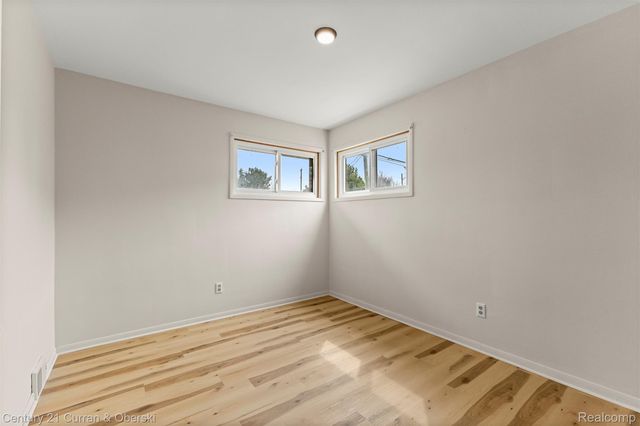 32819 Jefferson Avenue, St. Clair Shores, MI 48082