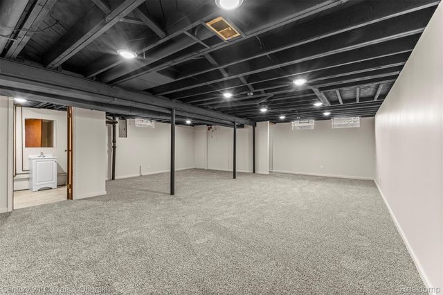 32819 Jefferson Avenue, St. Clair Shores, MI 48082