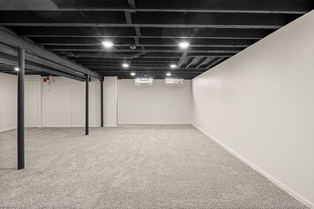 32819 Jefferson Avenue, St. Clair Shores, MI 48082