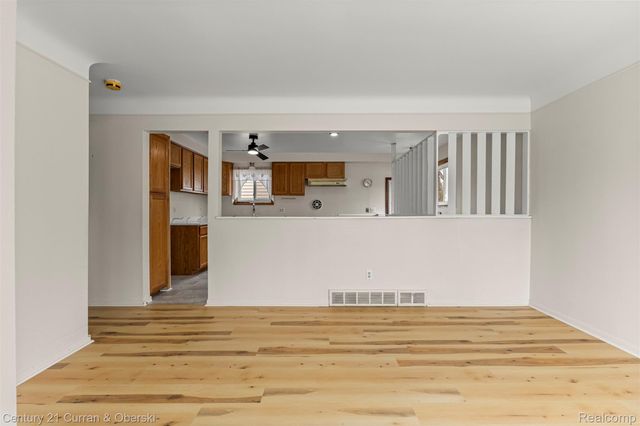 32819 Jefferson Avenue, St. Clair Shores, MI 48082