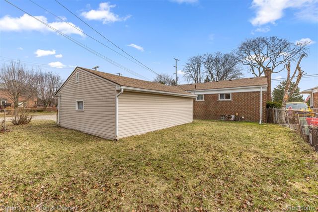 32819 Jefferson Avenue, St. Clair Shores, MI 48082