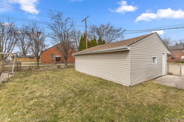 32819 Jefferson Avenue, St. Clair Shores, MI 48082