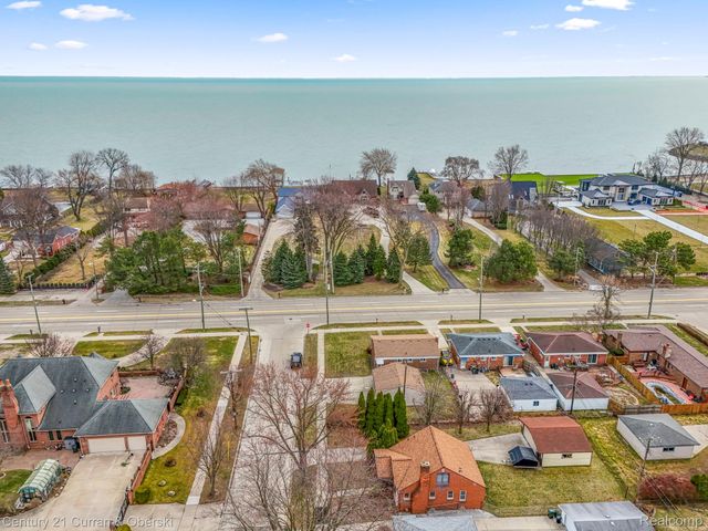 32819 Jefferson Avenue, St. Clair Shores, MI 48082