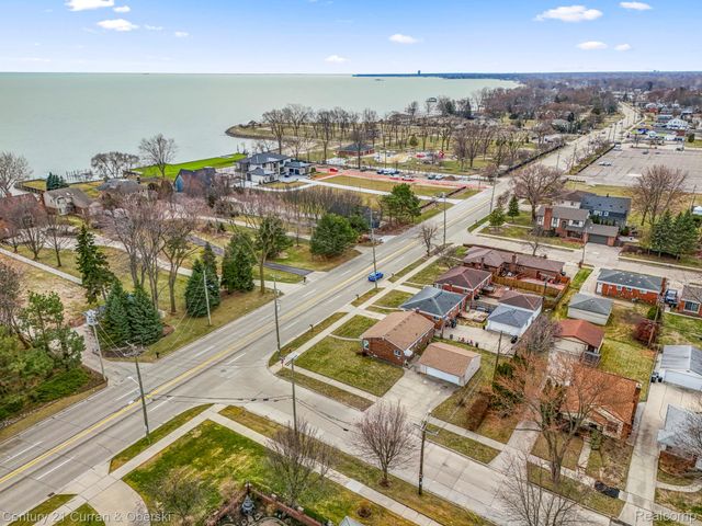32819 Jefferson Avenue, St. Clair Shores, MI 48082