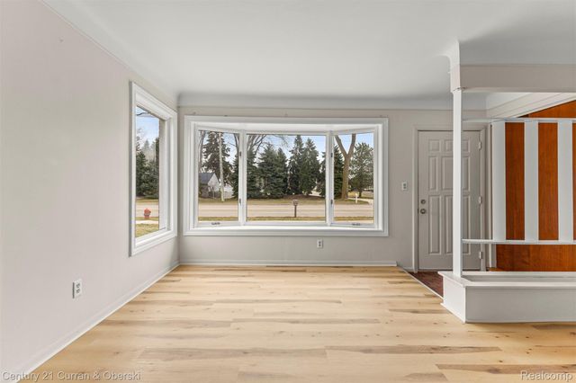 32819 Jefferson Avenue, St. Clair Shores, MI 48082