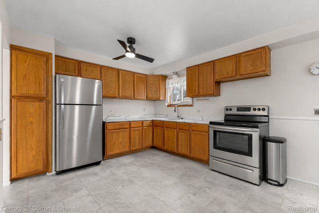 32819 Jefferson Avenue, St. Clair Shores, MI 48082