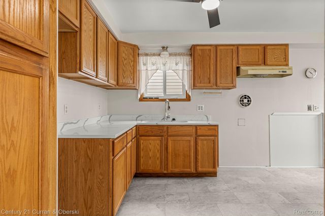 32819 Jefferson Avenue, St. Clair Shores, MI 48082