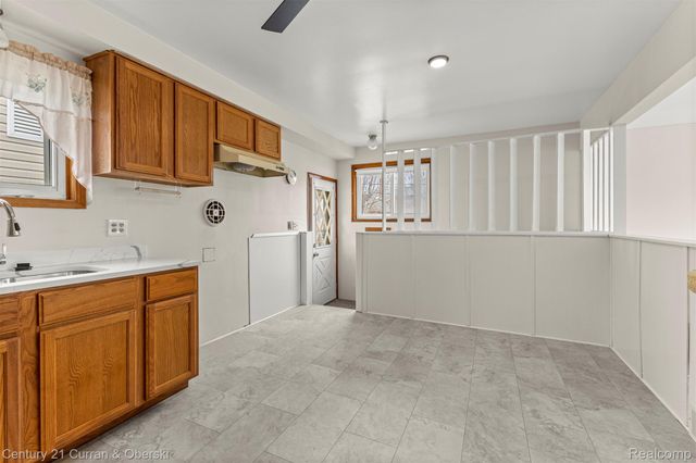 32819 Jefferson Avenue, St. Clair Shores, MI 48082