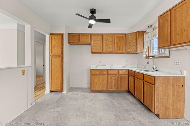 32819 Jefferson Avenue, St. Clair Shores, MI 48082