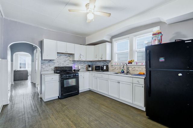 8412 S Manistee Avenue, Chicago, IL 60617