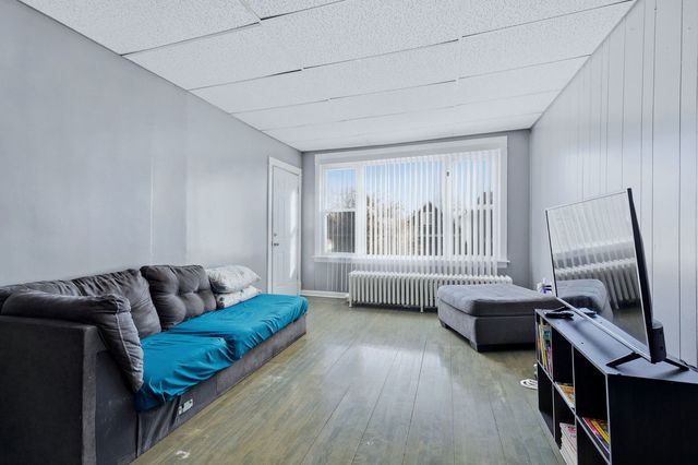 8412 S Manistee Avenue, Chicago, IL 60617