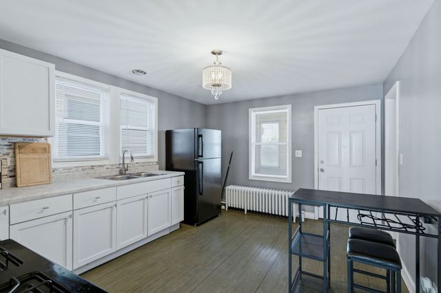 8412 S Manistee Avenue, Chicago, IL 60617