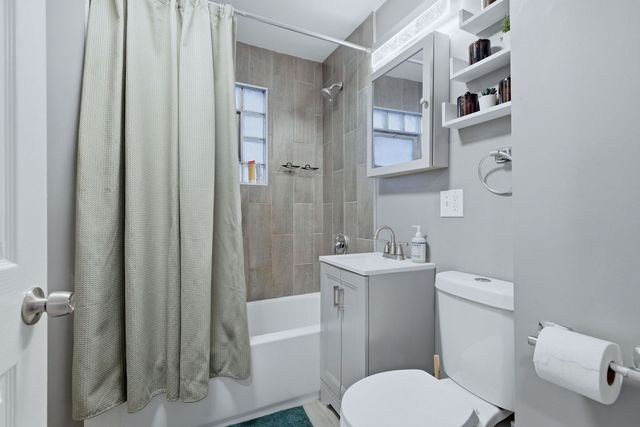 8412 S Manistee Avenue, Chicago, IL 60617