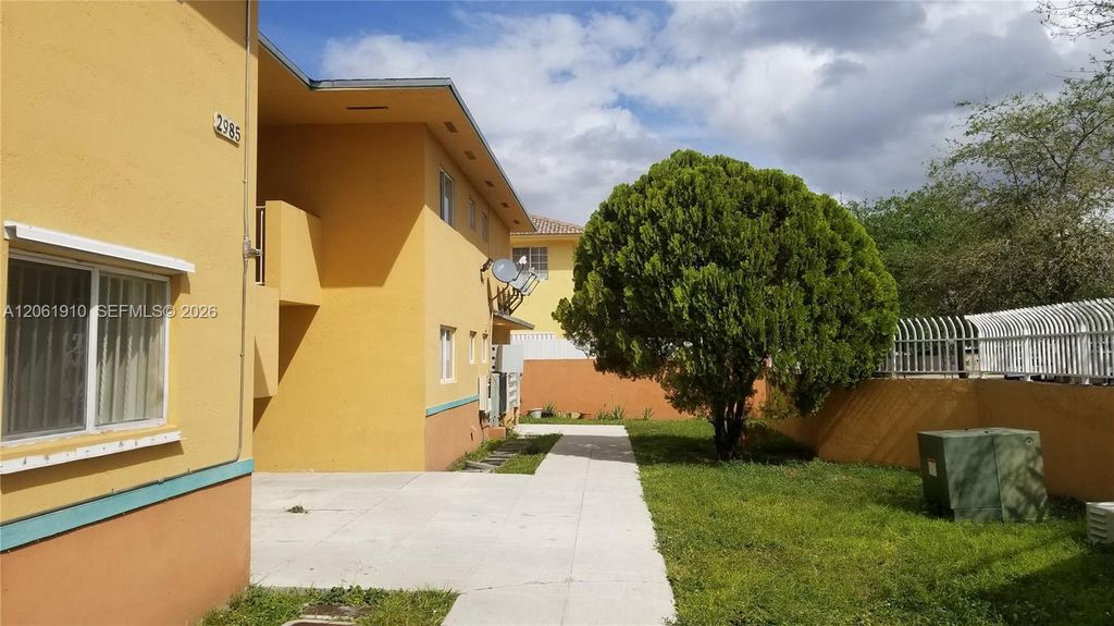 2985 W 80th St 202, Hialeah, FL 33018