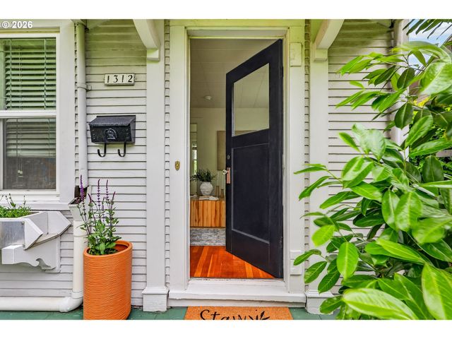 1312 Se MALL St, Portland, OR 97202