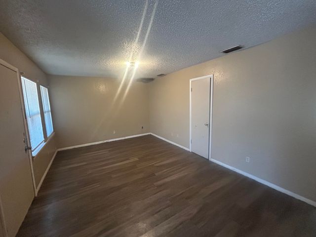 100 Pecos Place, Plainview, TX 79072