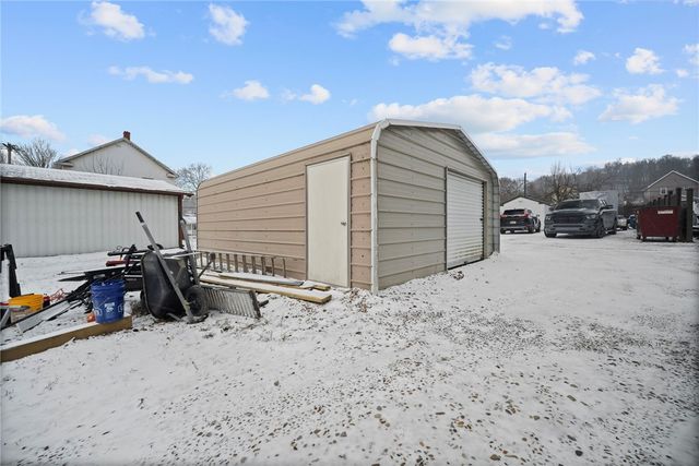 328 Line Ave, Ellwood City, PA 16117