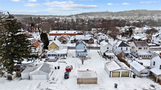 328 Line Ave, Ellwood City, PA 16117