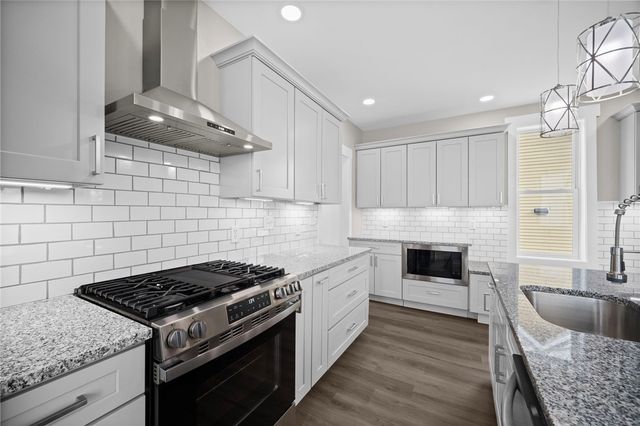 328 Line Ave, Ellwood City, PA 16117