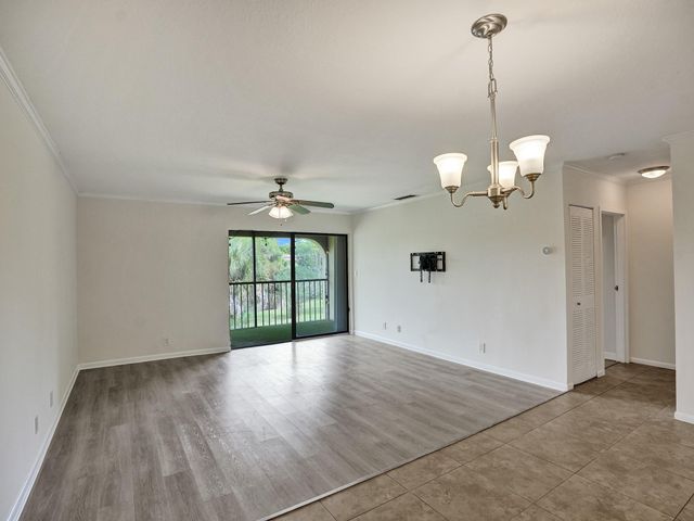 930 SW 9th Street Circle 206, Boca Raton, FL 33486