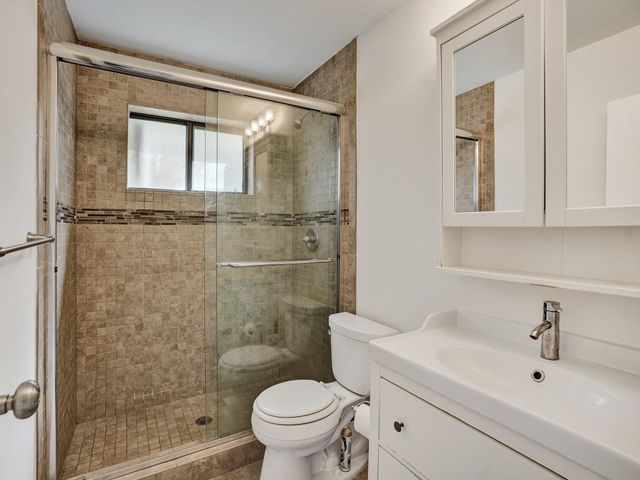 930 SW 9th Street Circle 206, Boca Raton, FL 33486