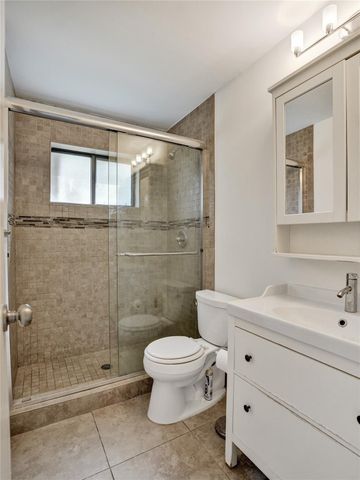 930 SW 9th Street Circle 206, Boca Raton, FL 33486