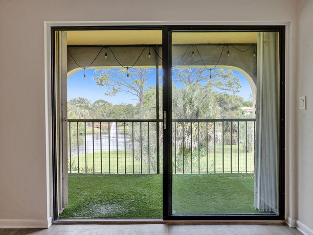 930 SW 9th Street Circle 206, Boca Raton, FL 33486