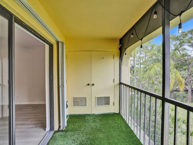 930 SW 9th Street Circle 206, Boca Raton, FL 33486