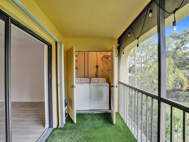 930 SW 9th Street Circle 206, Boca Raton, FL 33486