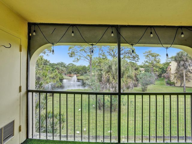 930 SW 9th Street Circle 206, Boca Raton, FL 33486