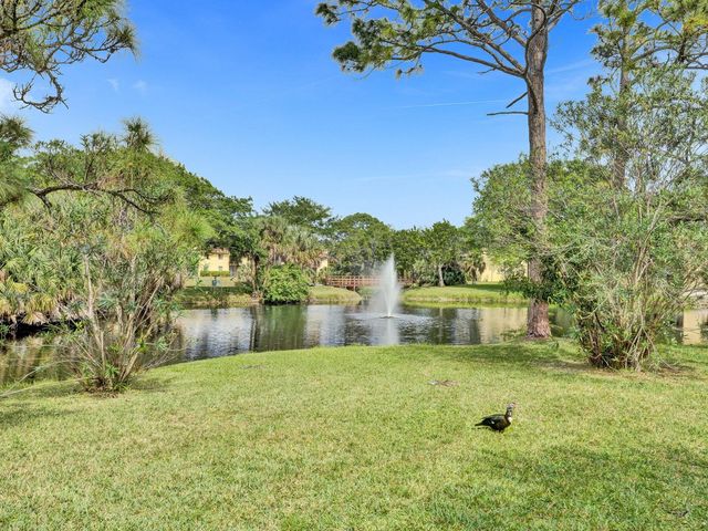 930 SW 9th Street Circle 206, Boca Raton, FL 33486