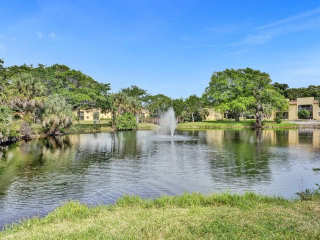 930 SW 9th Street Circle 206, Boca Raton, FL 33486