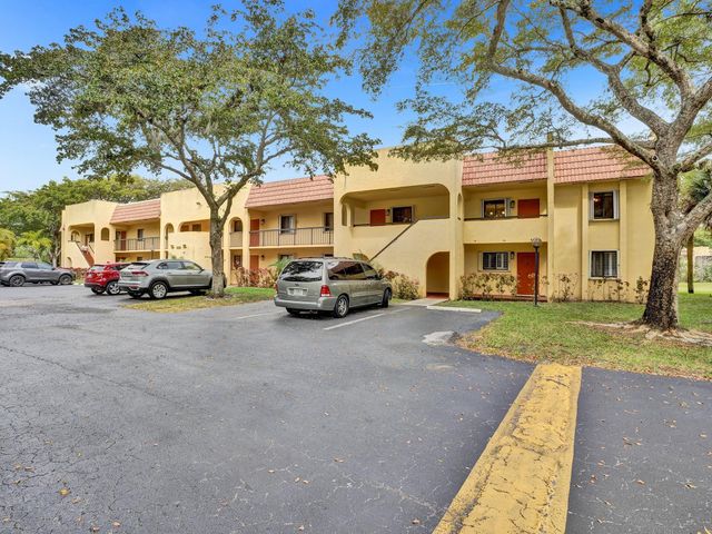 930 SW 9th Street Circle 206, Boca Raton, FL 33486