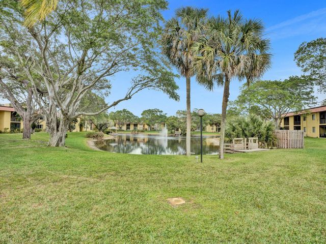 930 SW 9th Street Circle 206, Boca Raton, FL 33486