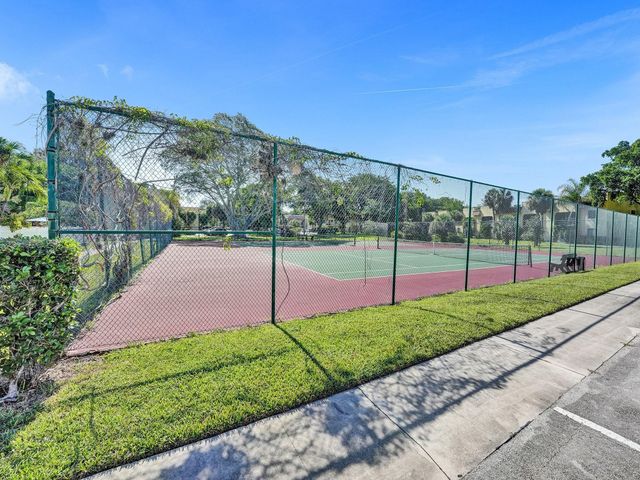 930 SW 9th Street Circle 206, Boca Raton, FL 33486