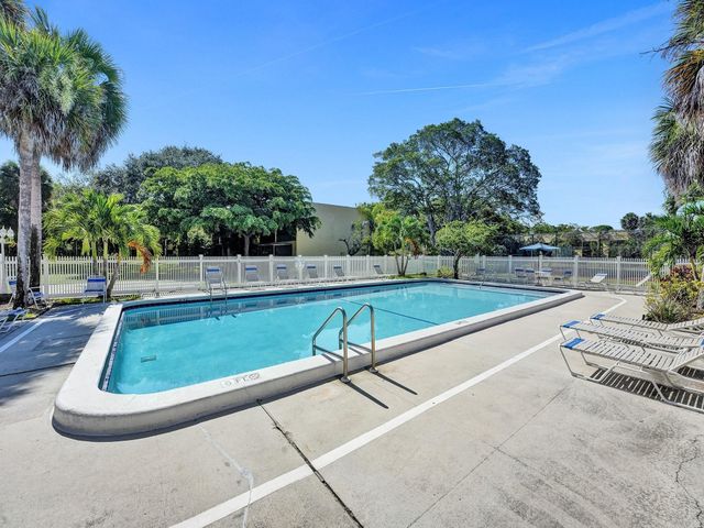 930 SW 9th Street Circle 206, Boca Raton, FL 33486