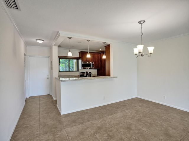 930 SW 9th Street Circle 206, Boca Raton, FL 33486